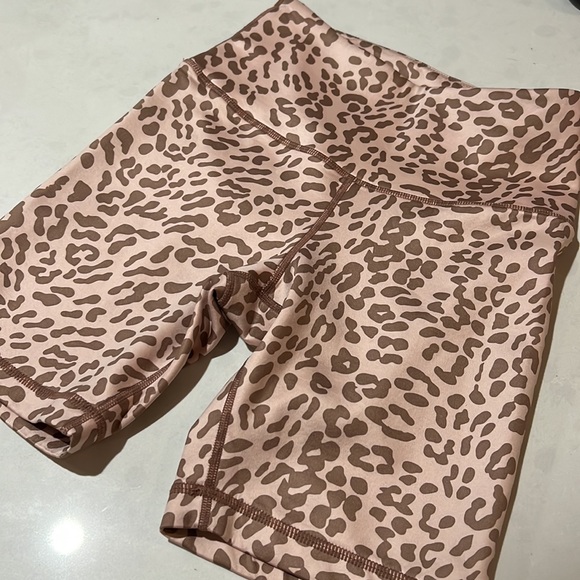 Tan + Lines Laurel Cyn Animal Print Bike Shorts, Pink Leopard - Picture 5 of 8